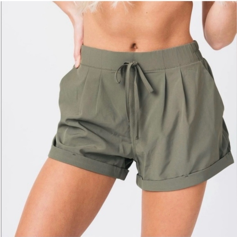 Zyia Active Olive Green Athletic Shorts Womens M Lined Drawstring